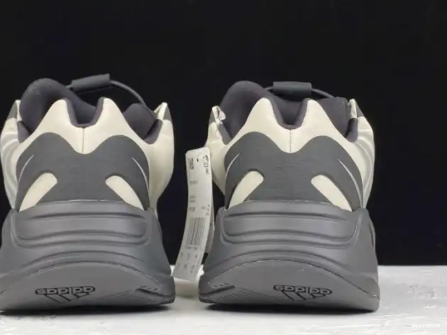 700 Yeezy FY3729 Bone Boost Adidas MNVN 0512